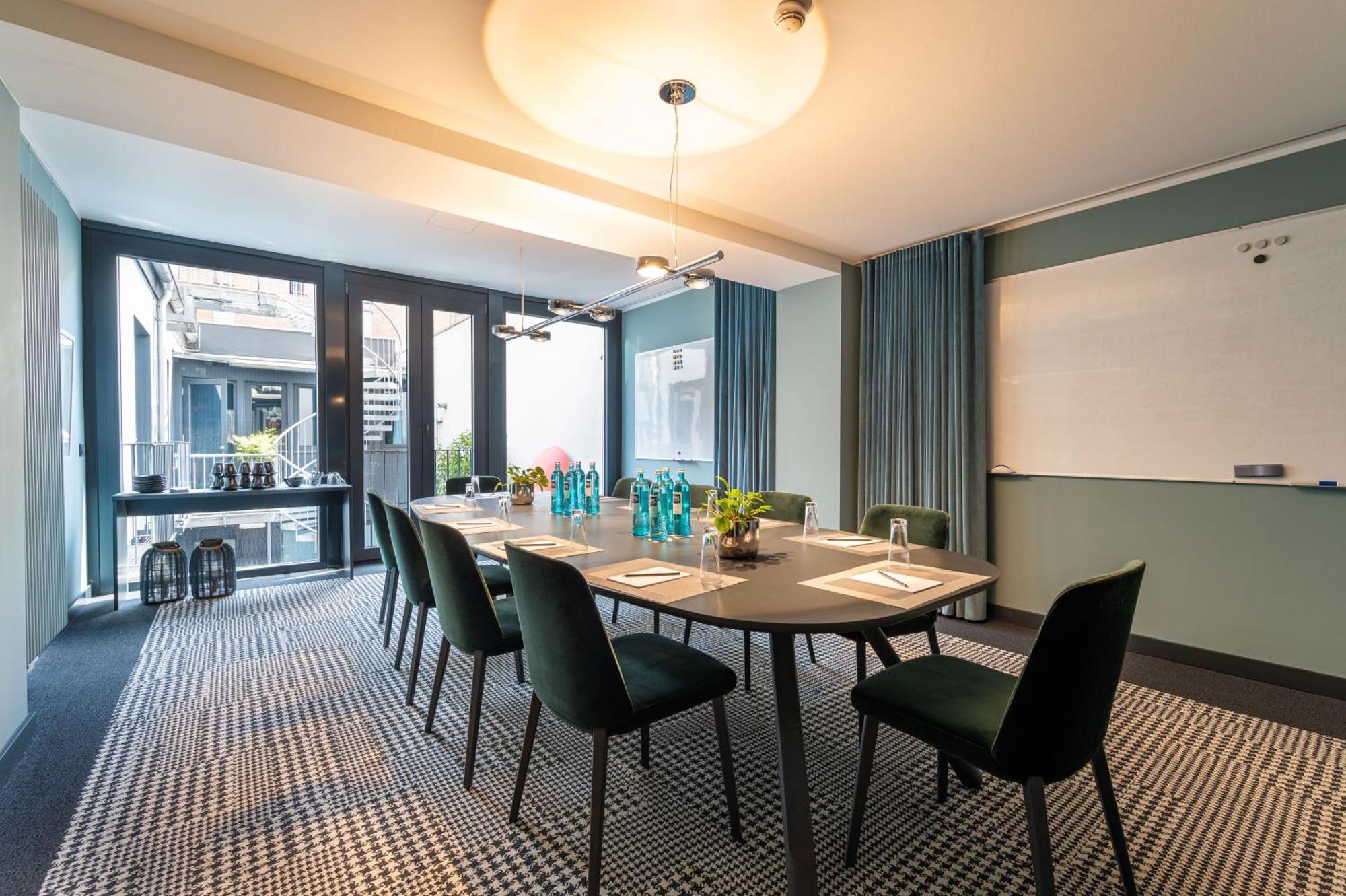 Отель The Midtown 4*