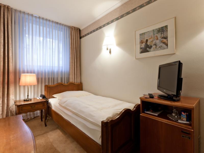 Отель The Midtown 4*